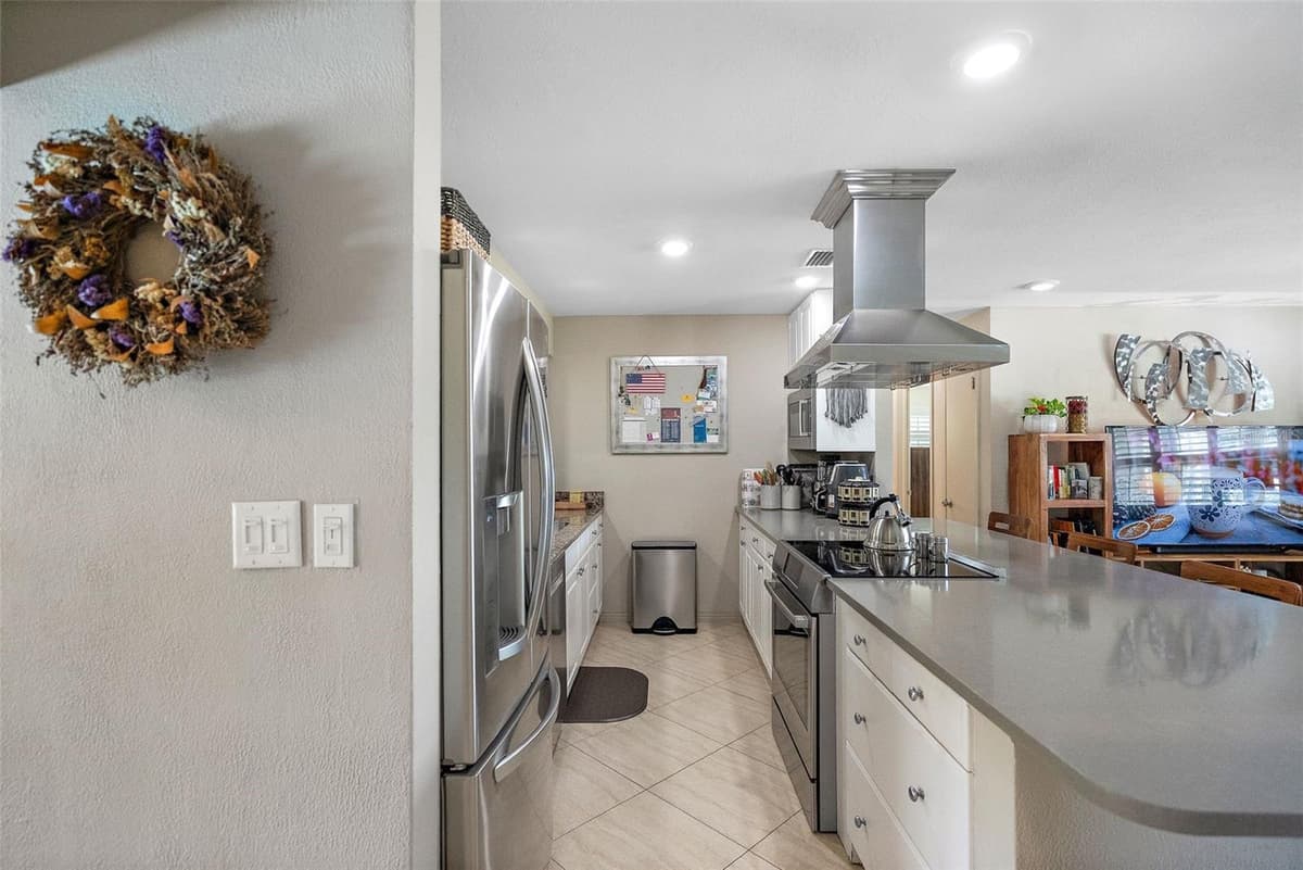 101 MADONNA BOULEVARD — photo 6 of 34