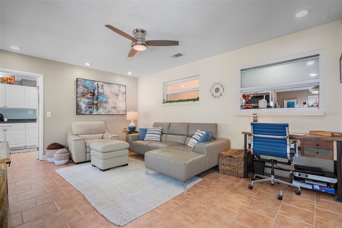 101 MADONNA BOULEVARD — photo 11 of 34