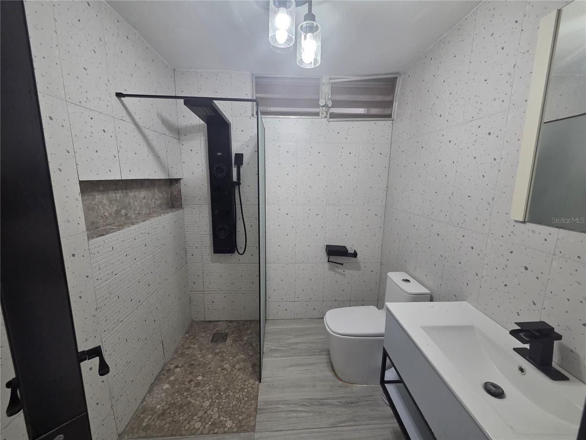 24 calle 35 VILLA CAROLINA — photo 13 of 21