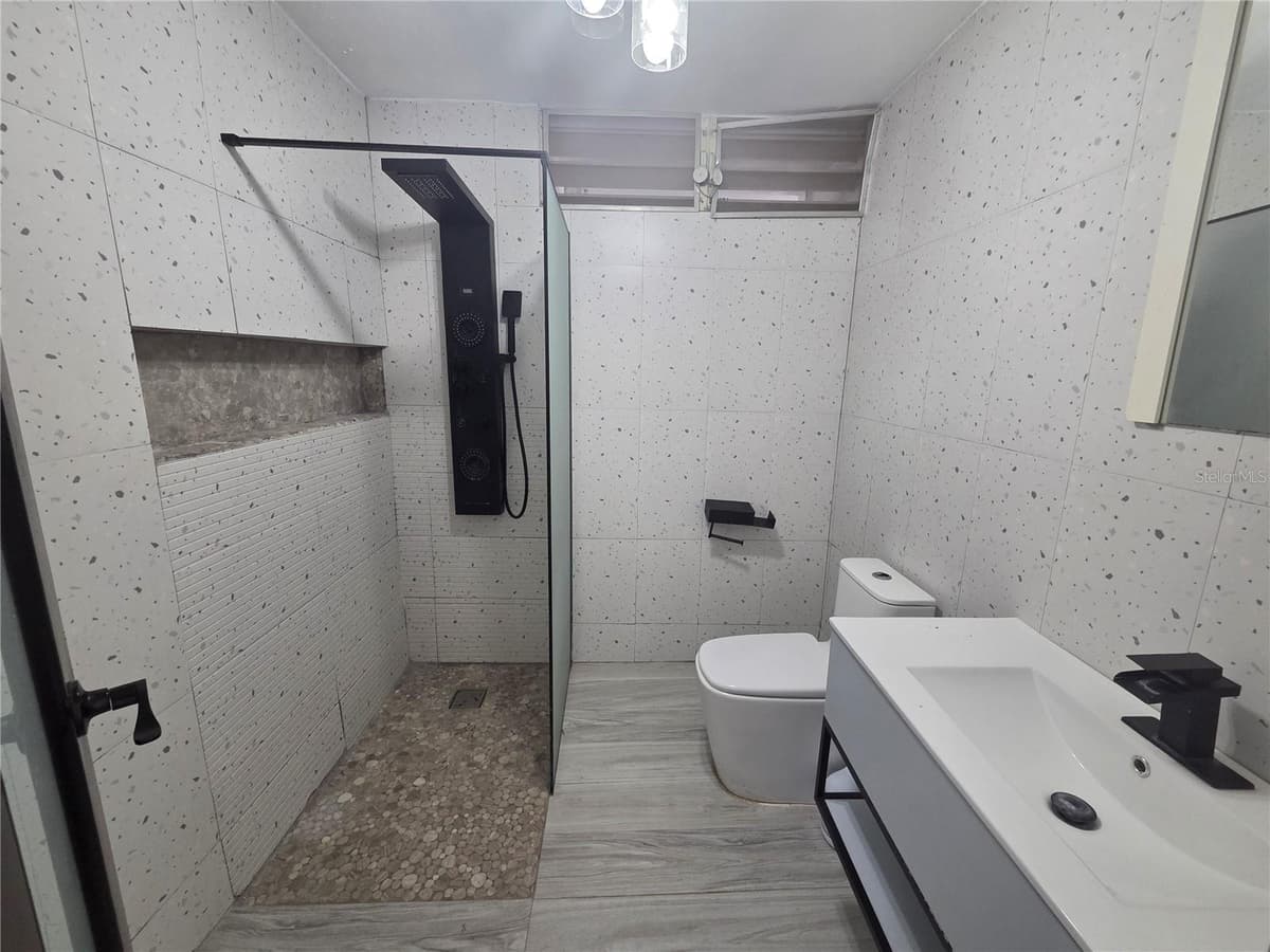 24 calle 35 VILLA CAROLINA — photo 12 of 21