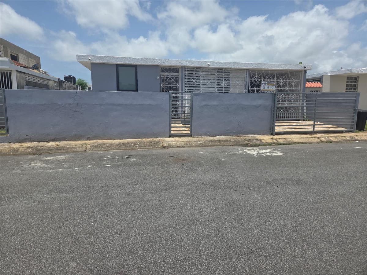 24 calle 35 VILLA CAROLINA — photo 1 of 21