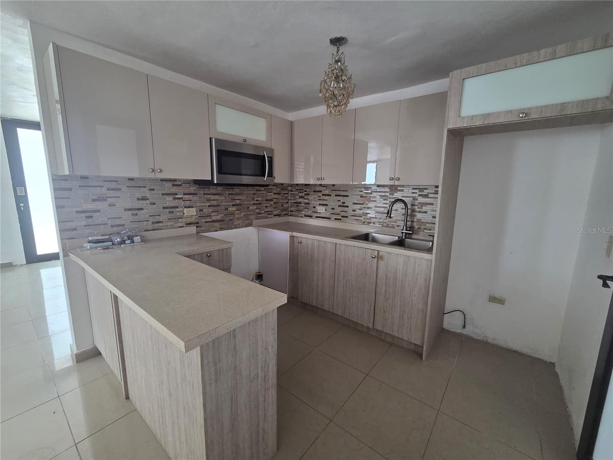 24 calle 35 VILLA CAROLINA — photo 2 of 21