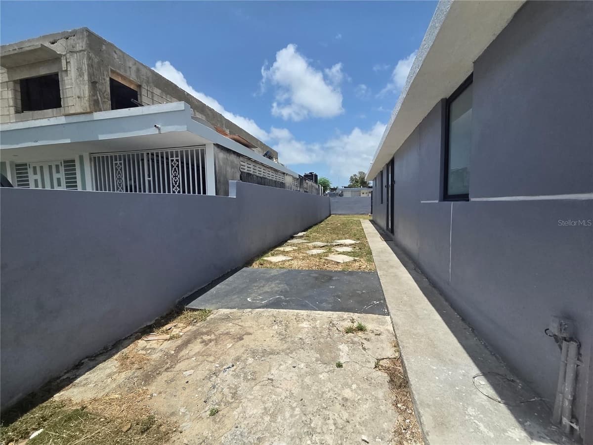 24 calle 35 VILLA CAROLINA — photo 15 of 21
