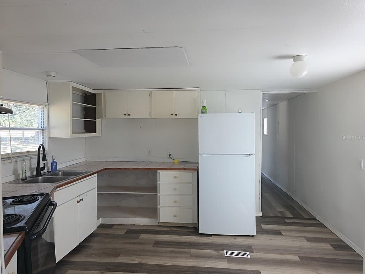 1390 and 1428 NOBLE STREET — photo 9 of 42