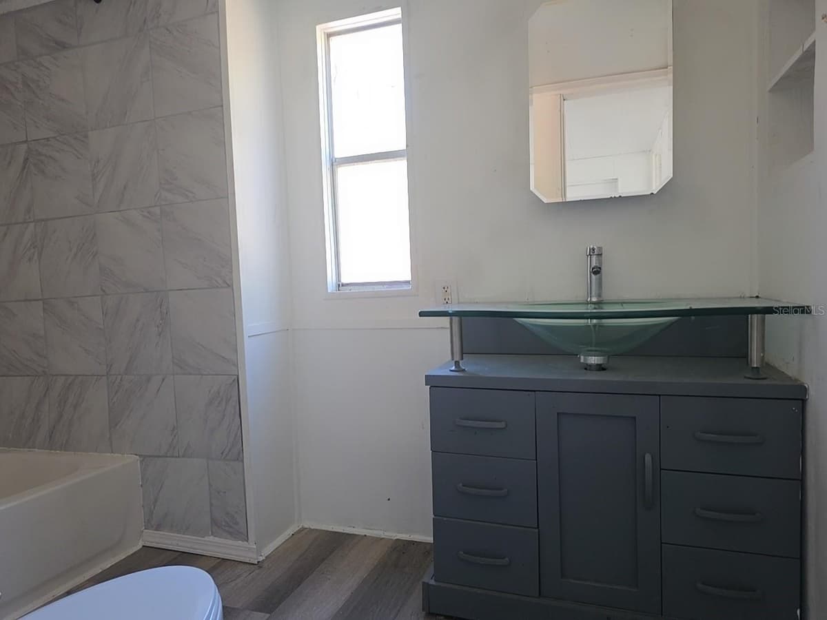 1390 and 1428 NOBLE STREET — photo 12 of 42