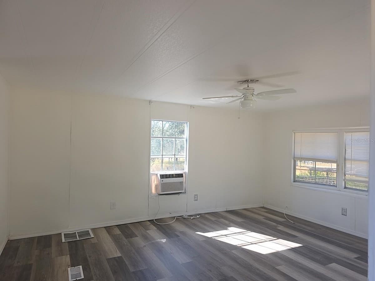 1390 and 1428 NOBLE STREET — photo 11 of 42