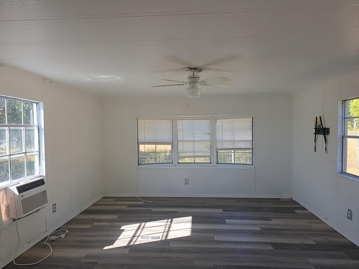1390 and 1428 NOBLE STREET — photo 7 of 42