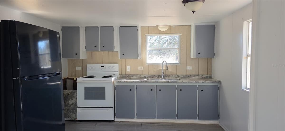1390 and 1428 NOBLE STREET — photo 36 of 42