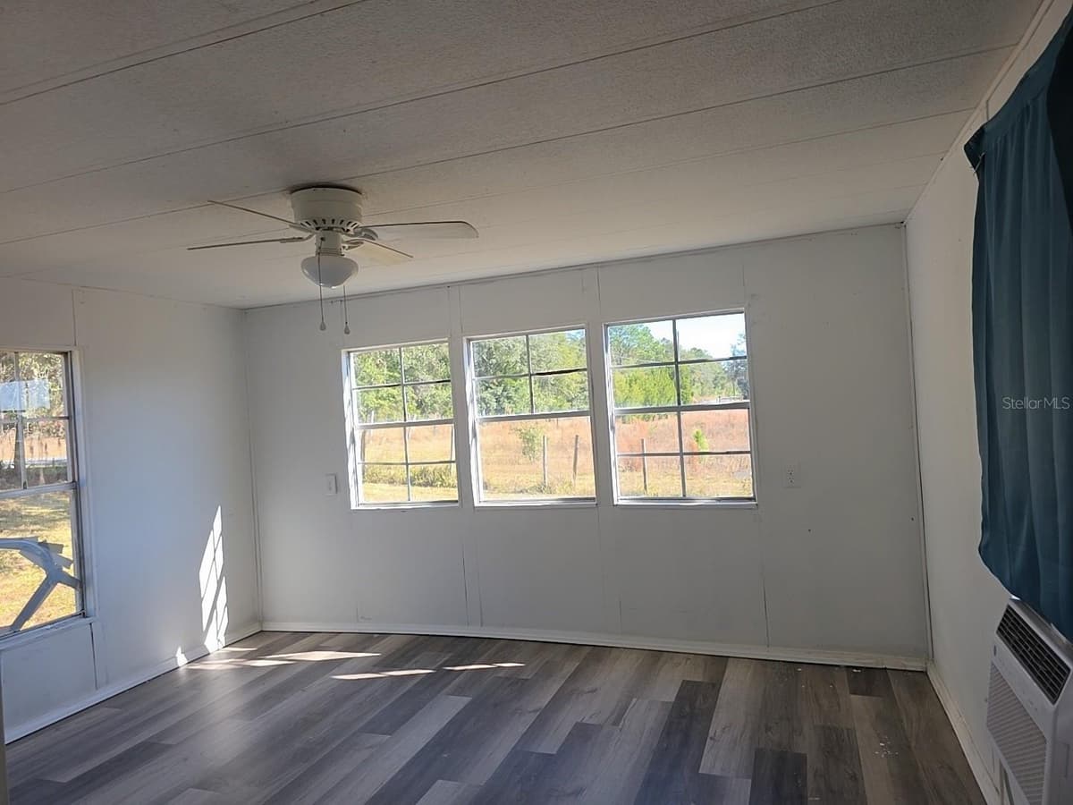 1390 and 1428 NOBLE STREET — photo 6 of 42