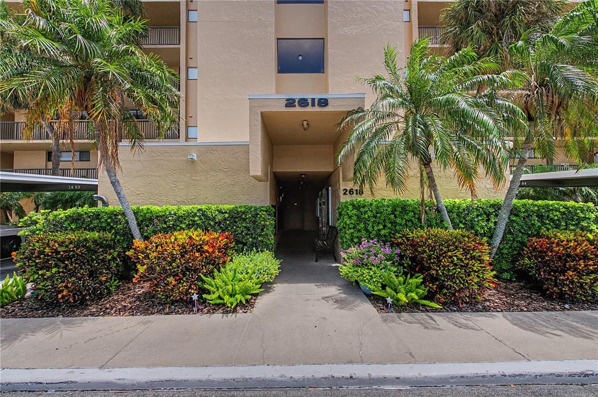 2618 COVE CAY DRIVE — photo 37 of 49