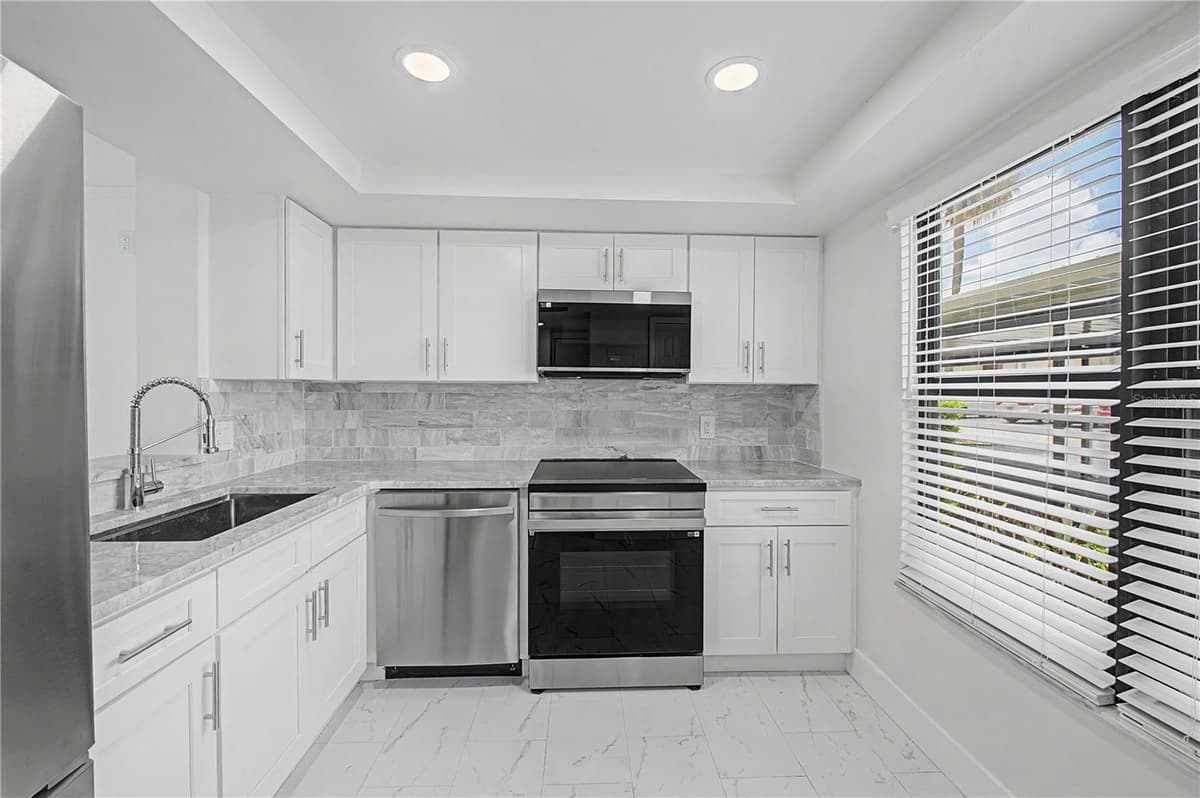 2618 COVE CAY DRIVE — photo 4 of 49
