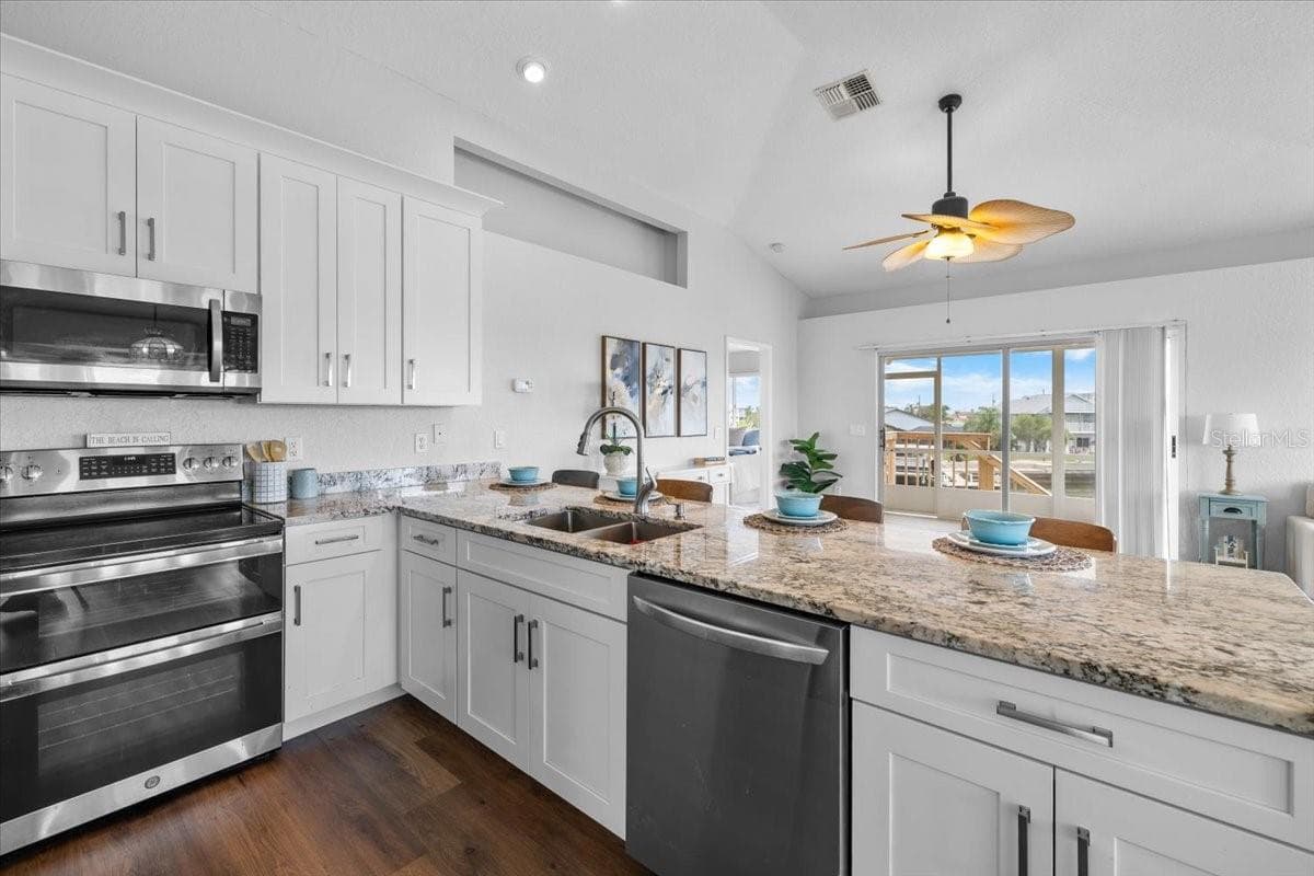 4365 4TH ISLE DRIVE — photo 13 of 52