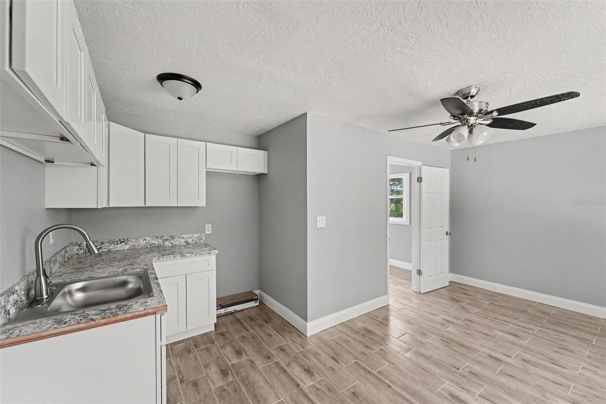 122 GARFIELD AVENUE — photo 11 of 23