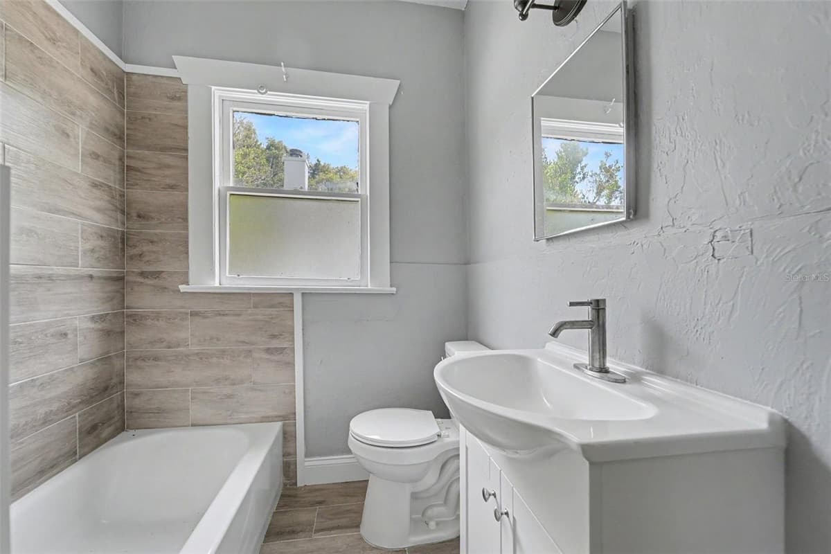 122 GARFIELD AVENUE — photo 10 of 23
