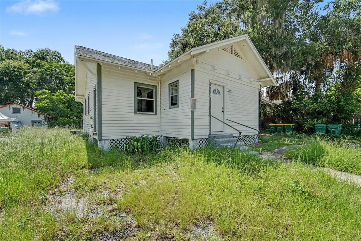 122 GARFIELD AVENUE — photo 1 of 23
