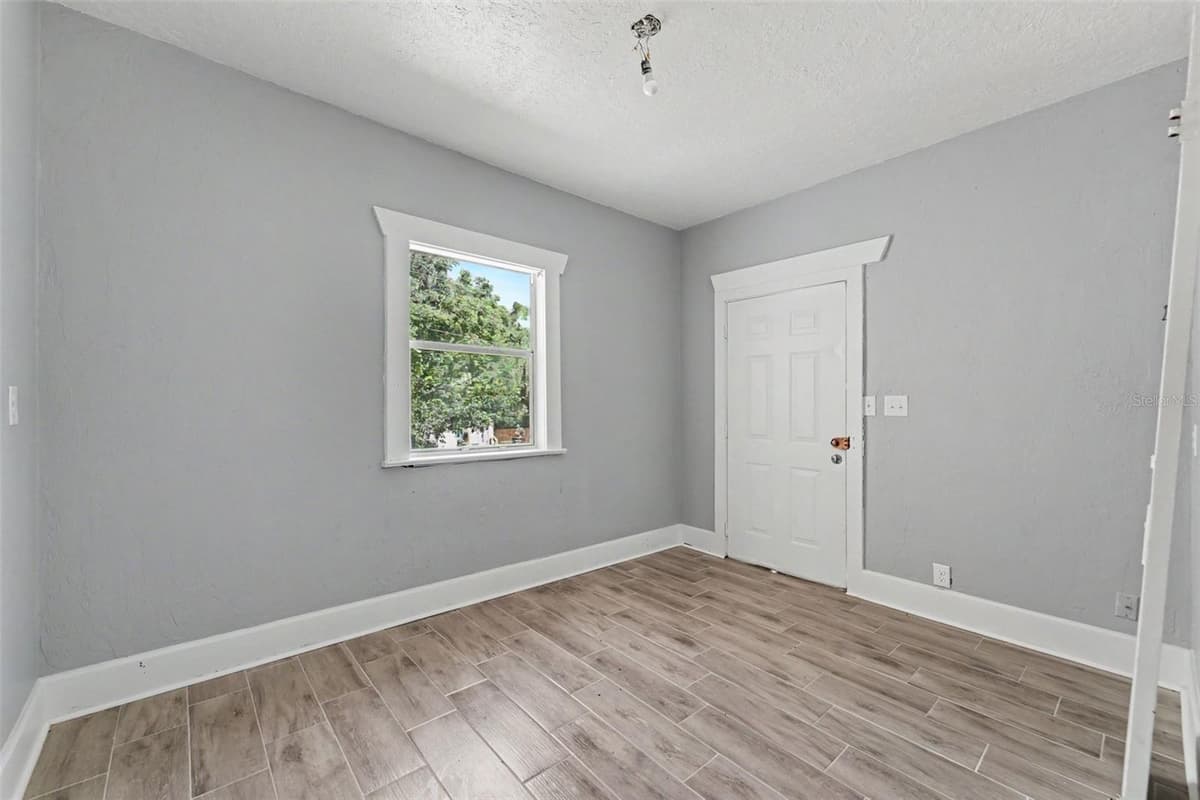 122 GARFIELD AVENUE — photo 6 of 23
