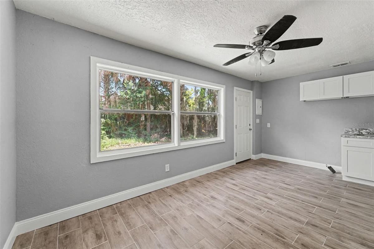 122 GARFIELD AVENUE — photo 13 of 23