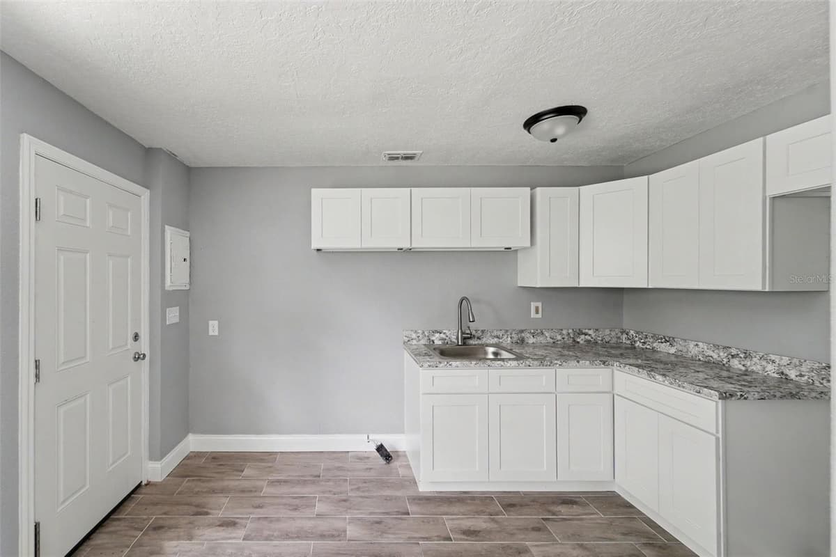 122 GARFIELD AVENUE — photo 12 of 23