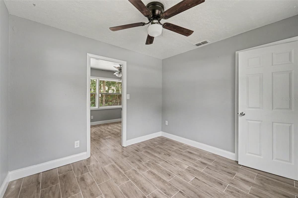 122 GARFIELD AVENUE — photo 8 of 23