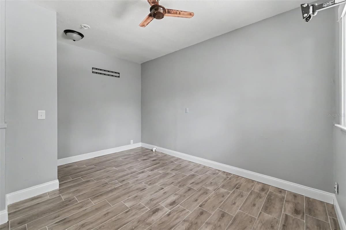 122 GARFIELD AVENUE — photo 9 of 23