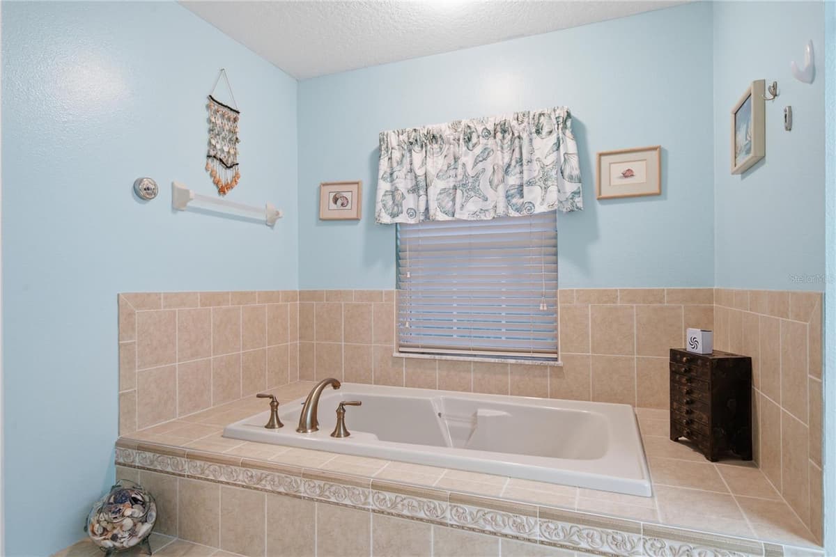 4 MILBARK DRIVE — photo 26 of 60