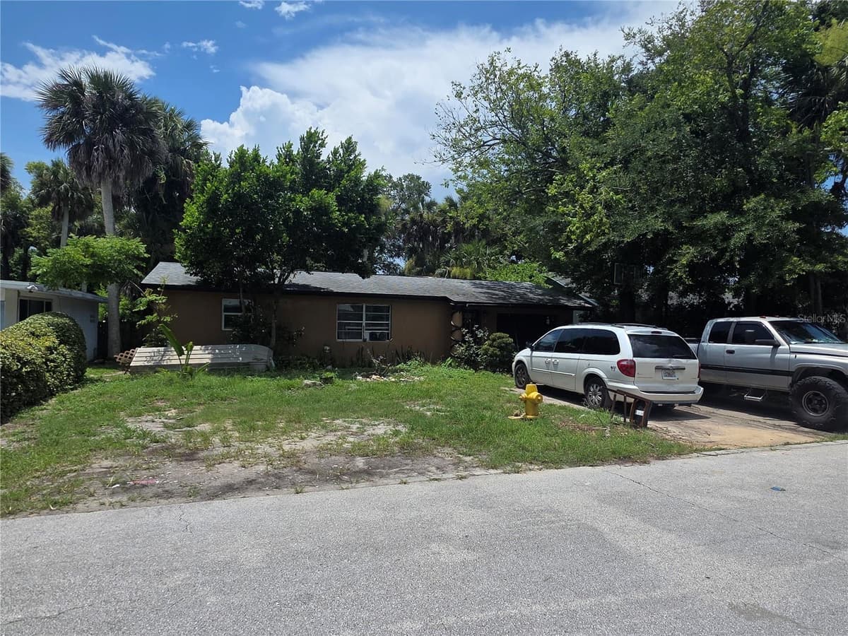 625 AURORA STREET — photo 1 of 2