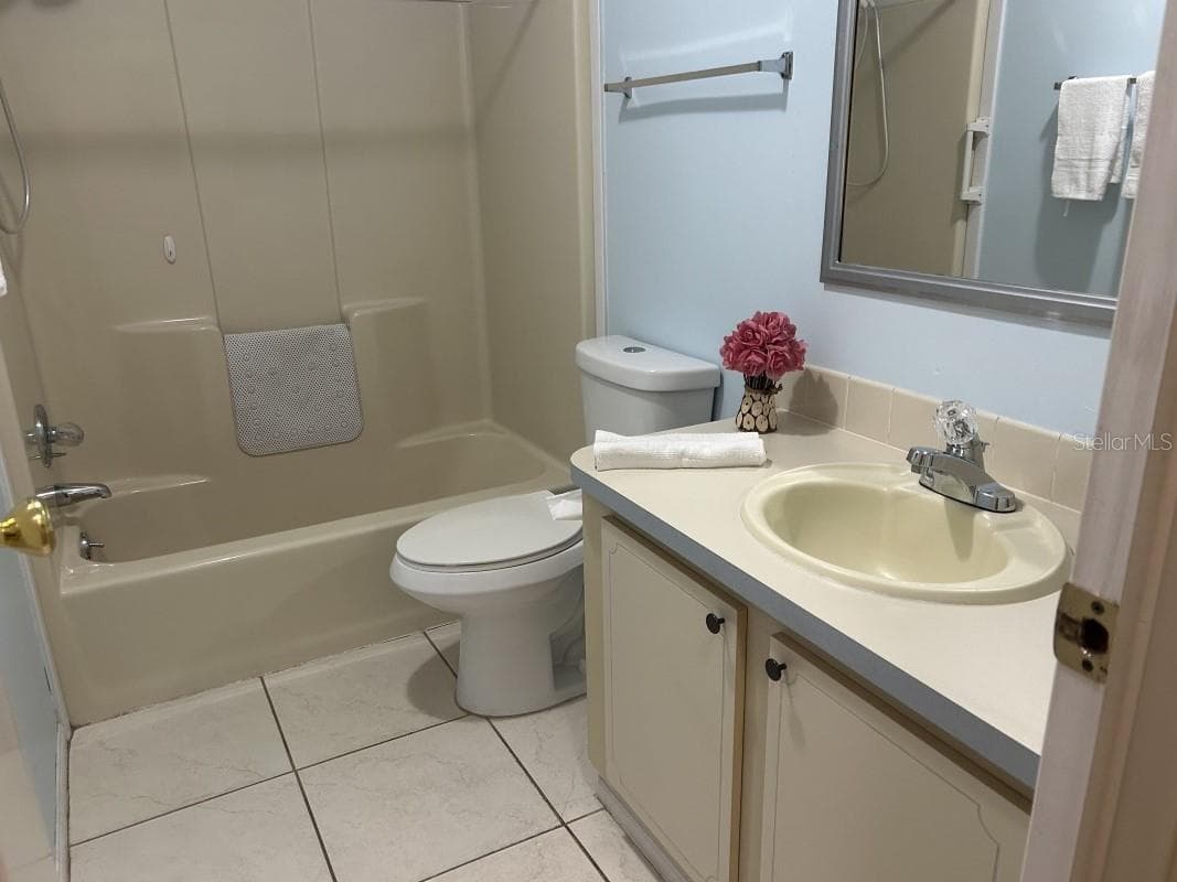 1550 HILLCREST DRIVE — photo 10 of 11
