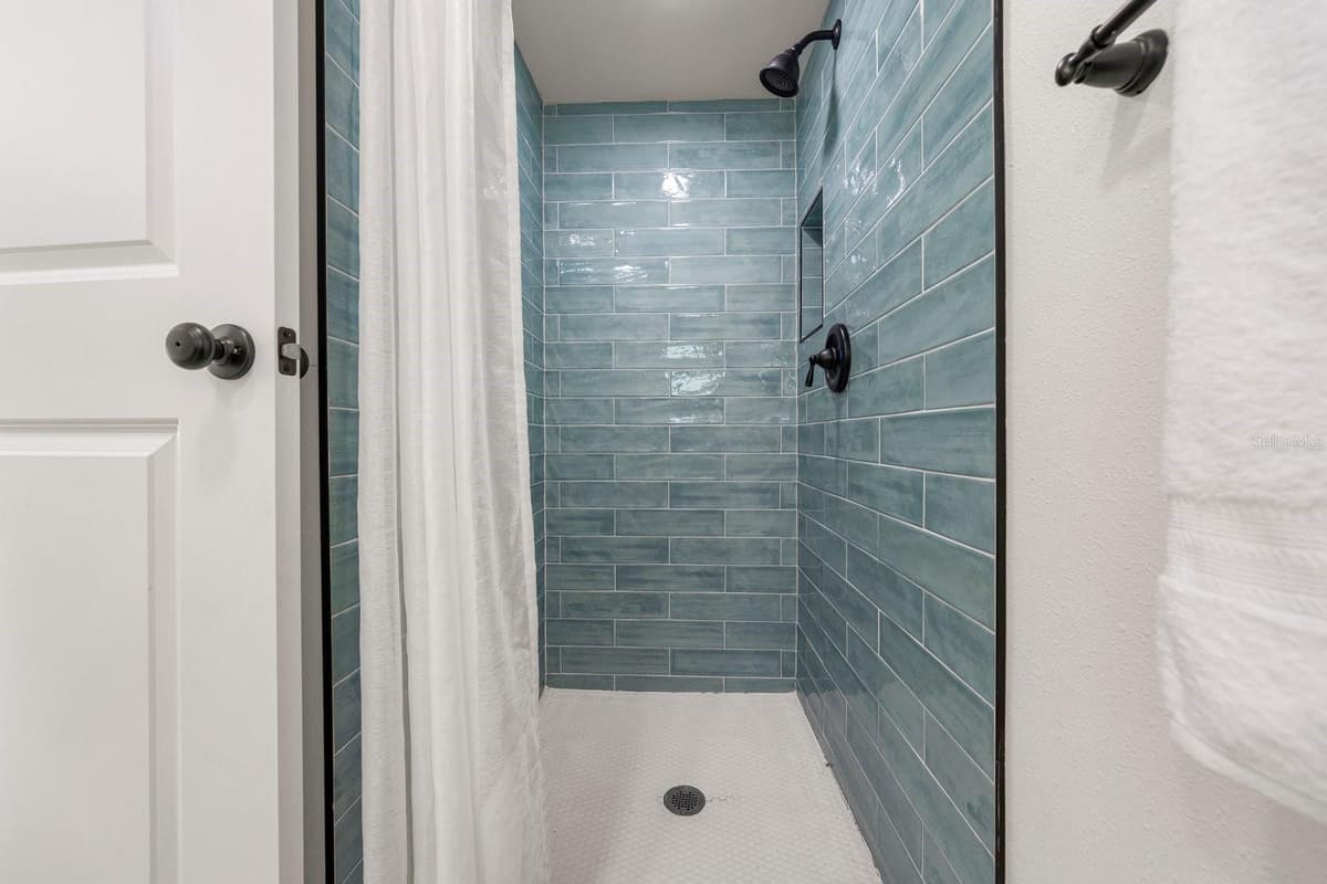 932 HIGHLAND AVENUE — photo 11 of 37