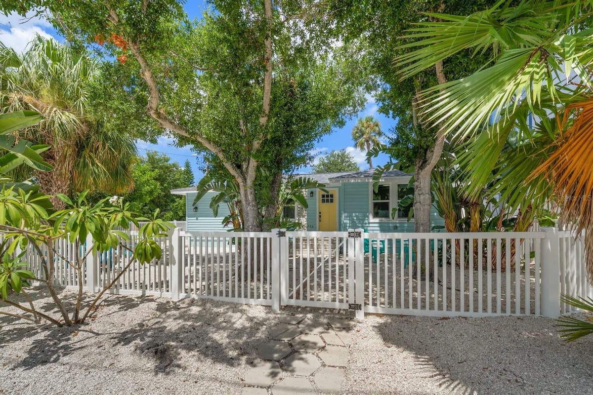 932 HIGHLAND AVENUE — photo 1 of 37