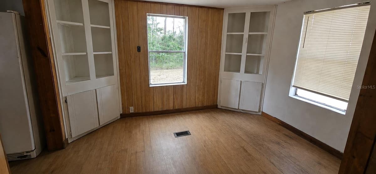 702 DAVID AVENUE — photo 6 of 23