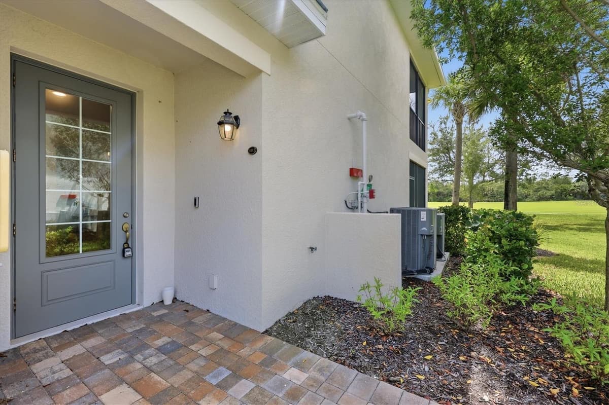 14648 SYCAMORE COURT — photo 7 of 47