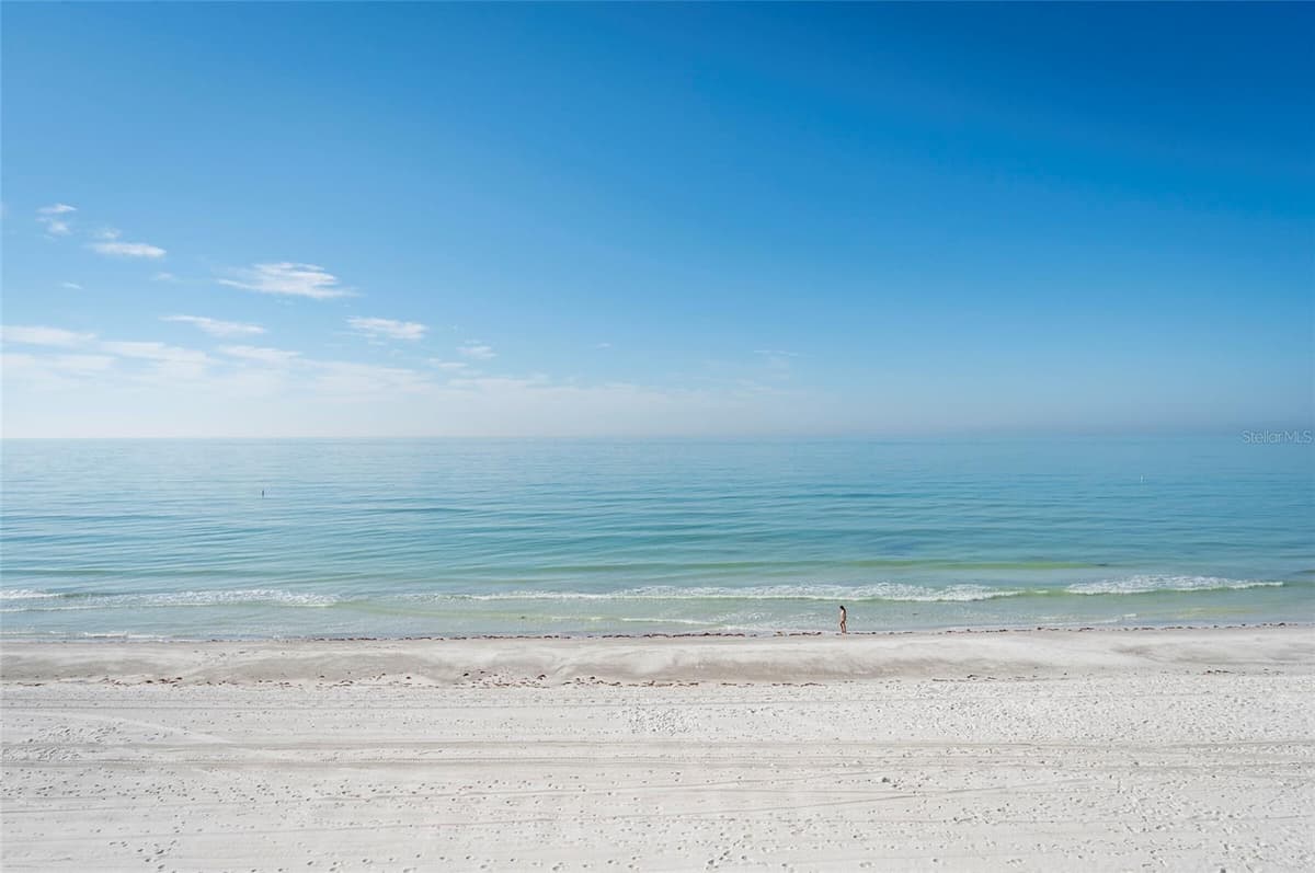 16750 GULF BOULEVARD — photo 19 of 53