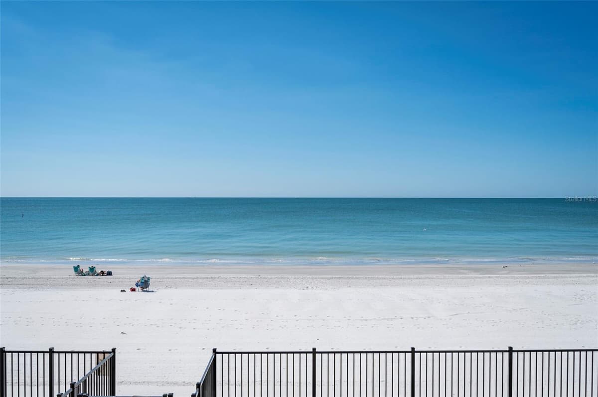 16750 GULF BOULEVARD — photo 17 of 53