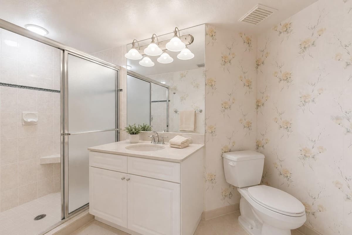16750 GULF BOULEVARD — photo 14 of 53