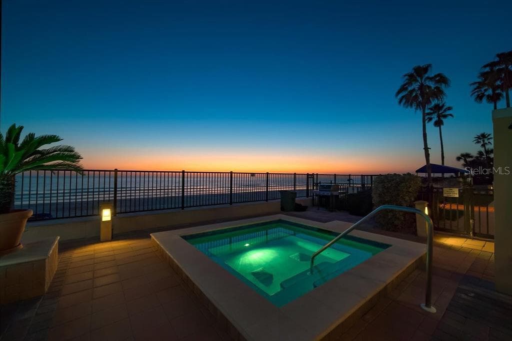 16750 GULF BOULEVARD — photo 33 of 53