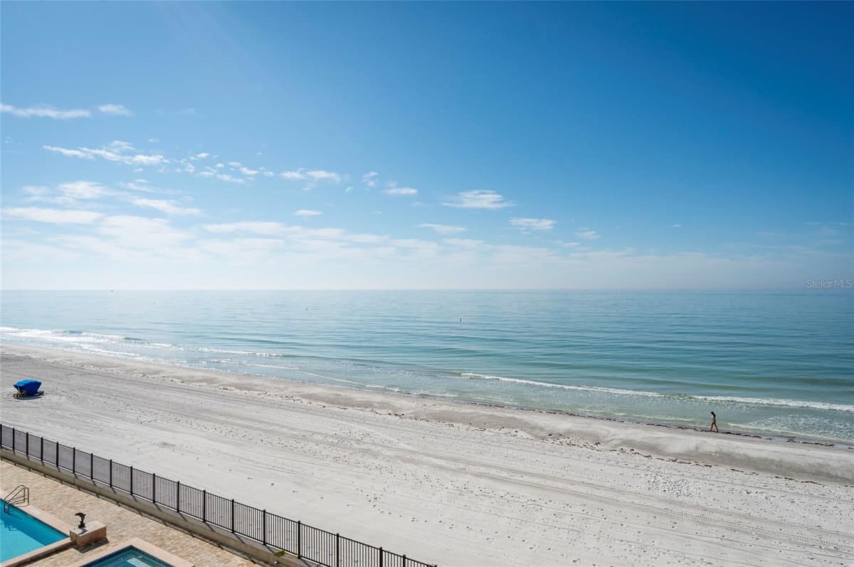16750 GULF BOULEVARD — photo 18 of 53