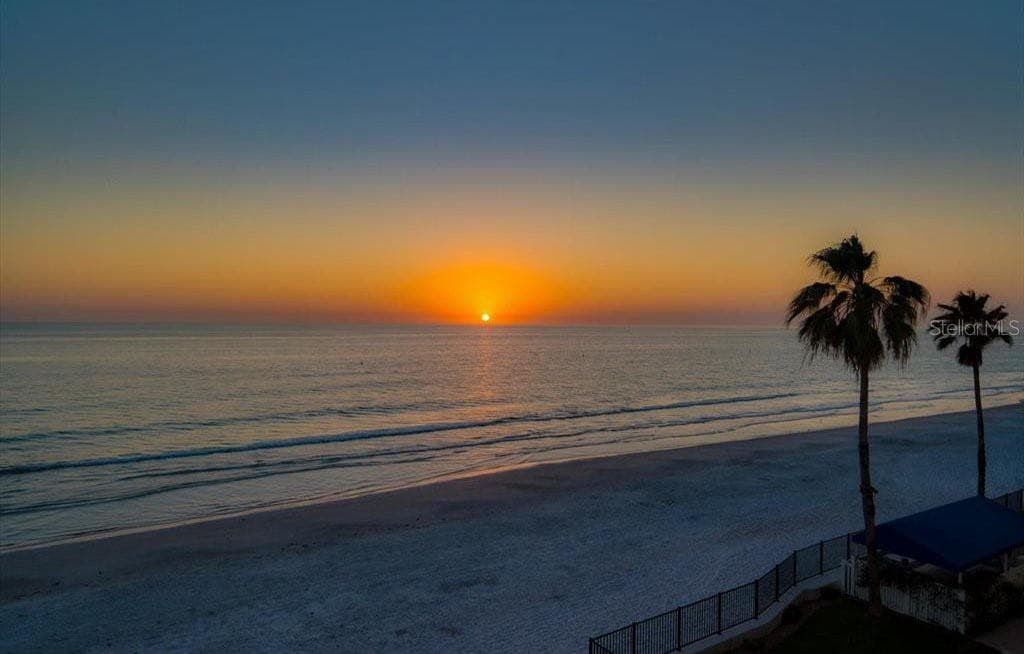 16750 GULF BOULEVARD — photo 40 of 53