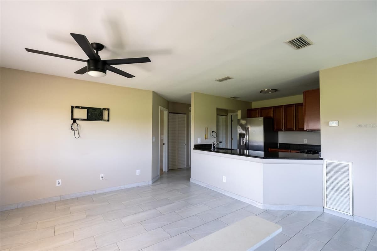 5203 WATERVIEW WAY — photo 3 of 15