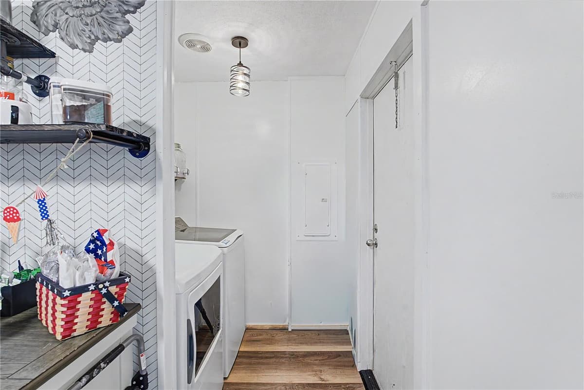 935 CRYSTAL GROVE POINT — photo 12 of 24