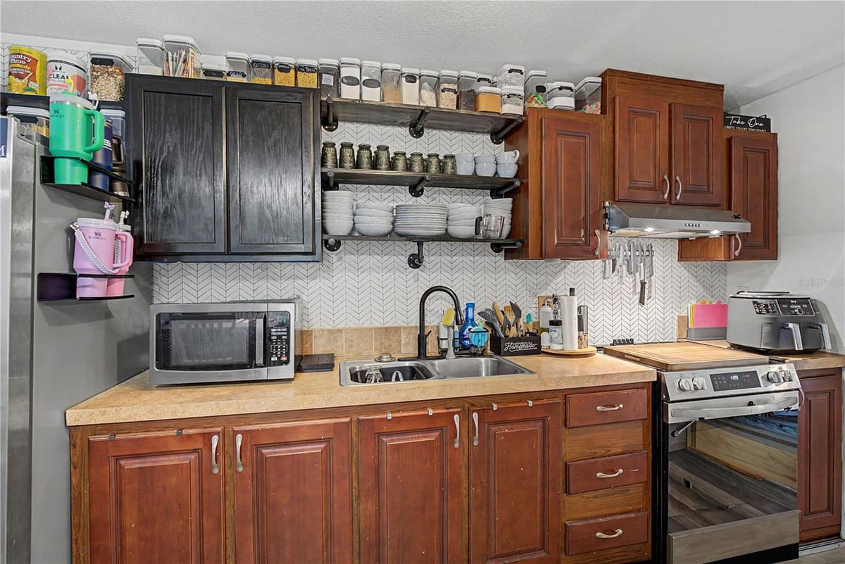 935 CRYSTAL GROVE POINT — photo 5 of 24