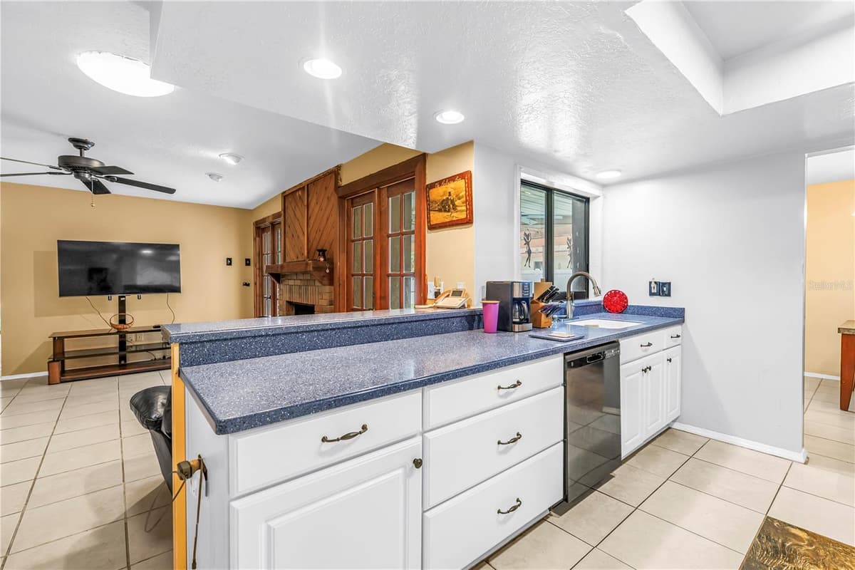 9212 RUSTIC PINES BOULEVARD — photo 9 of 31