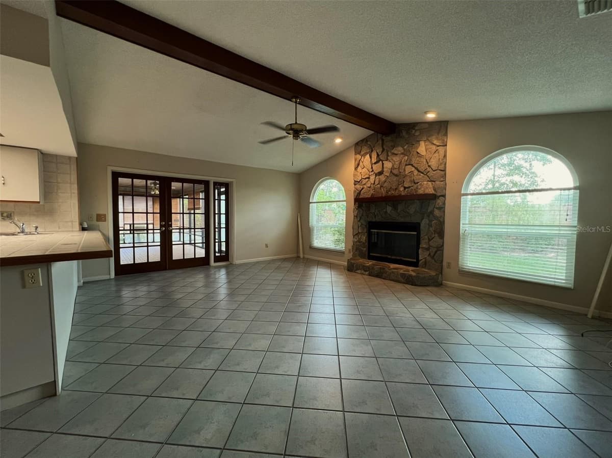 6328 QUEENSWAY DRIVE — photo 8 of 37