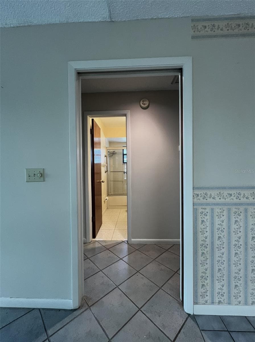 6328 QUEENSWAY DRIVE — photo 14 of 37
