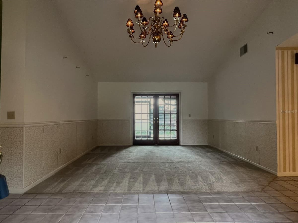 6328 QUEENSWAY DRIVE — photo 3 of 37