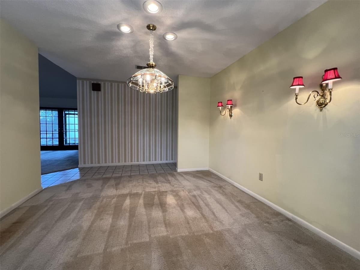 6328 QUEENSWAY DRIVE — photo 6 of 37
