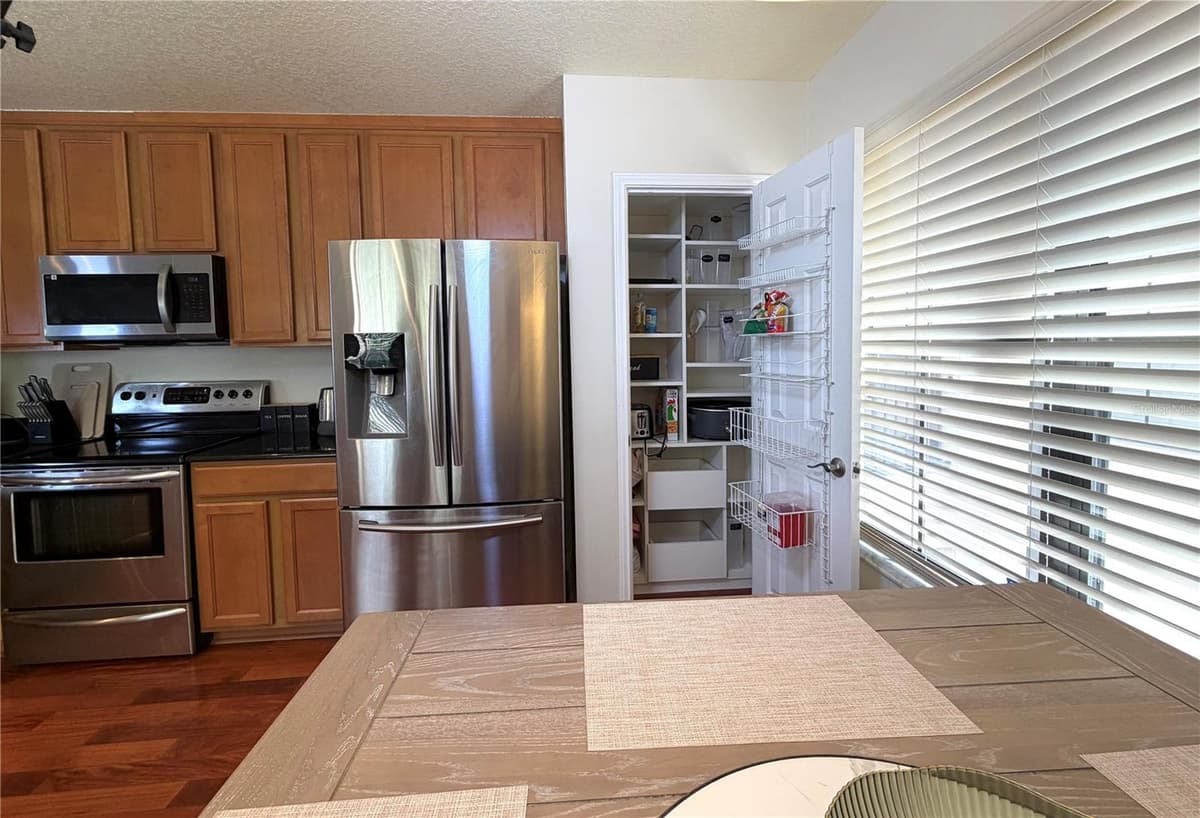 909 WATERSIDE LANE — photo 9 of 37