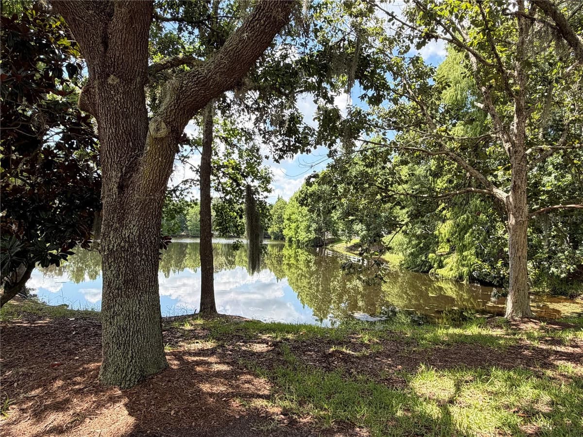 909 WATERSIDE LANE — photo 33 of 37