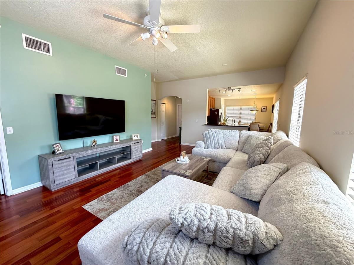 909 WATERSIDE LANE — photo 6 of 37