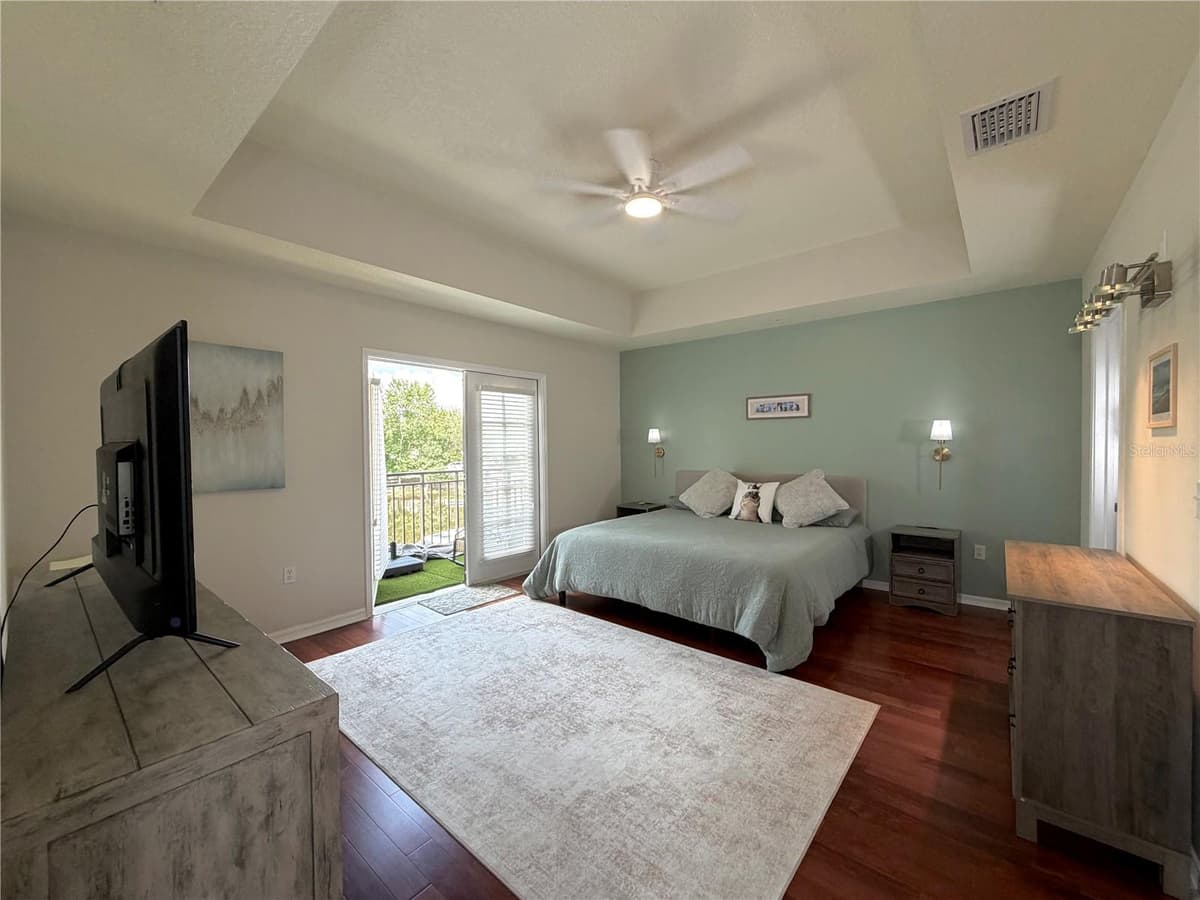 909 WATERSIDE LANE — photo 11 of 37