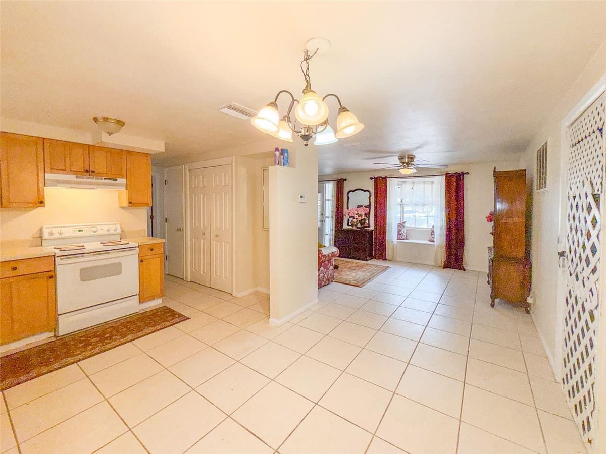 4737 LONGWOOD AVENUE — photo 9 of 24